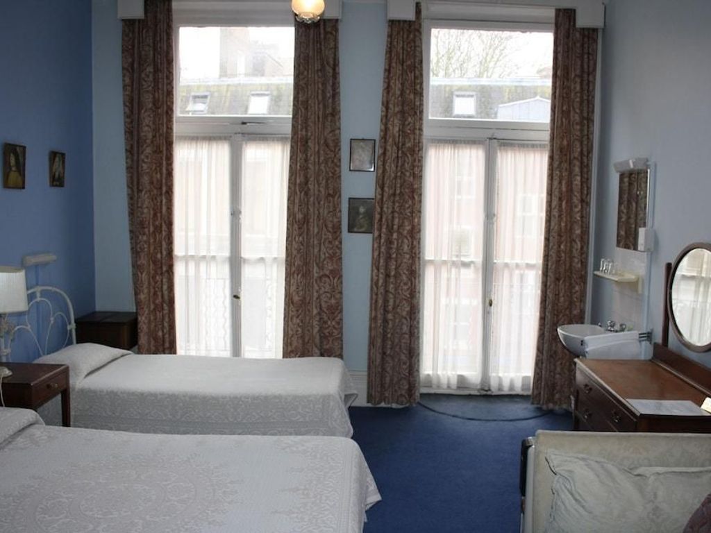 Merlyn Court Hotel