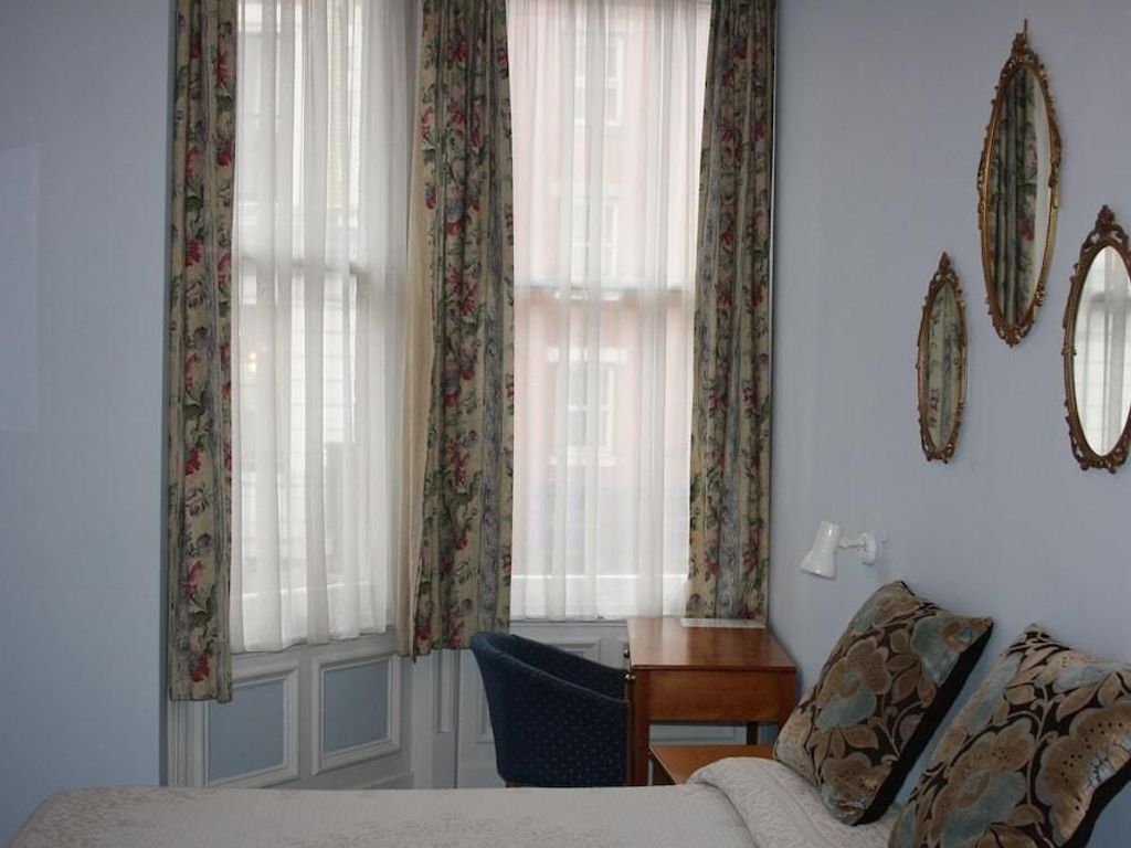 Merlyn Court Hotel