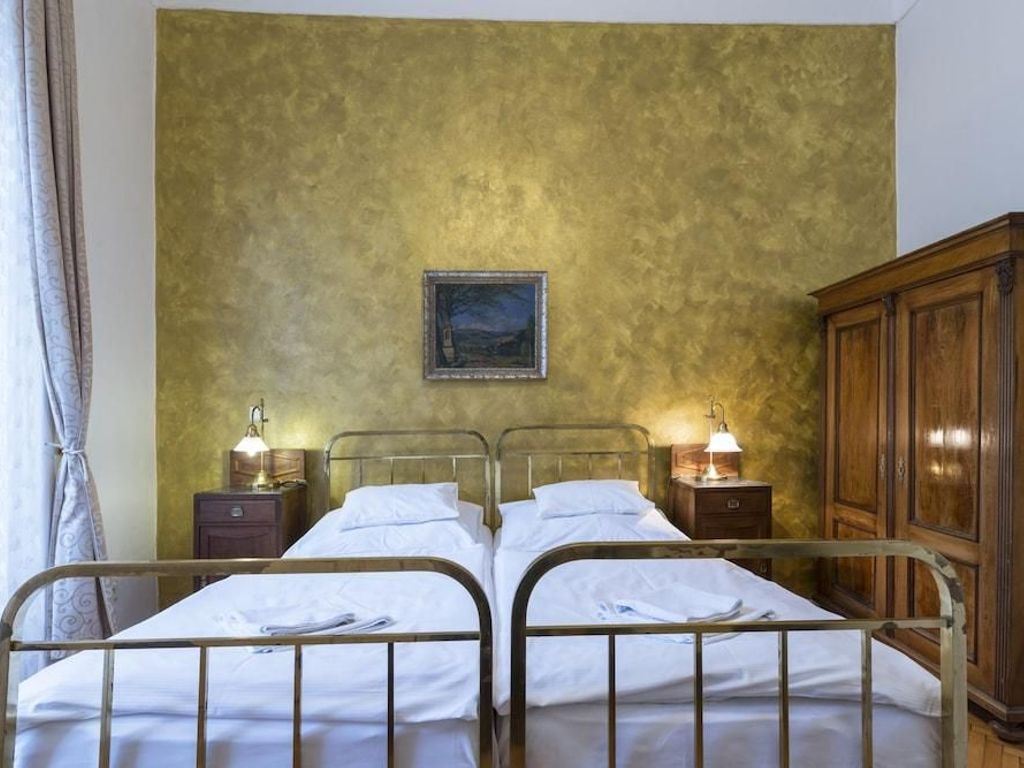 Hotel U Zlateho Jelena (Golden Deer)