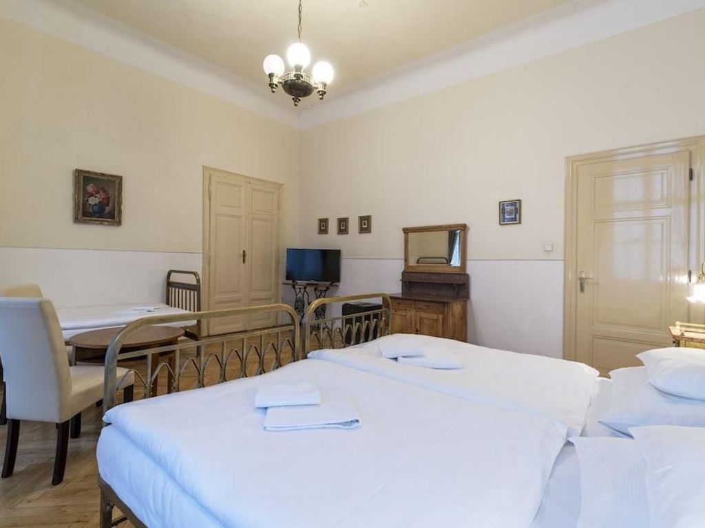 Hotel U Zlateho Jelena (Golden Deer)