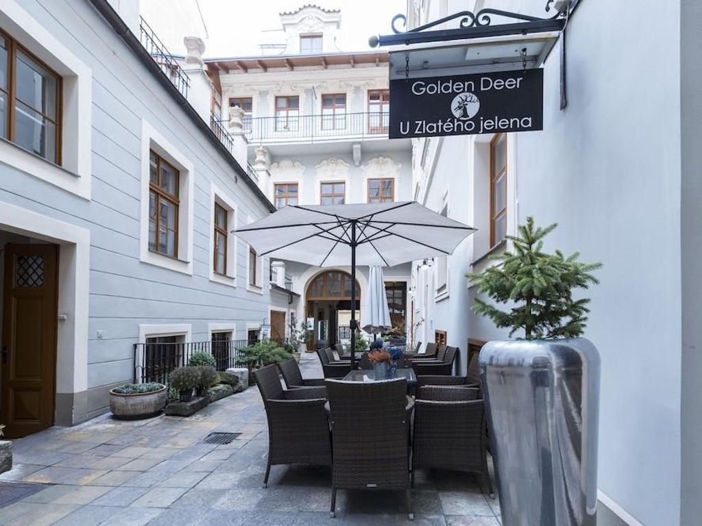 Hotel U Zlateho Jelena (Golden Deer)