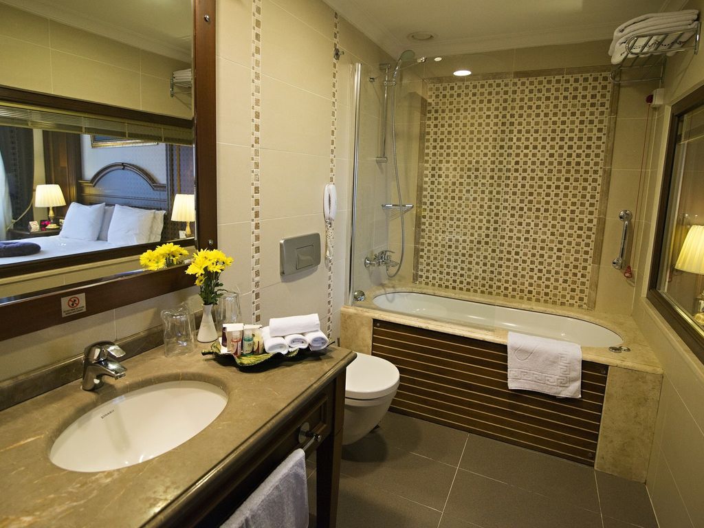 GLK PREMIER Regency Suites & Spa