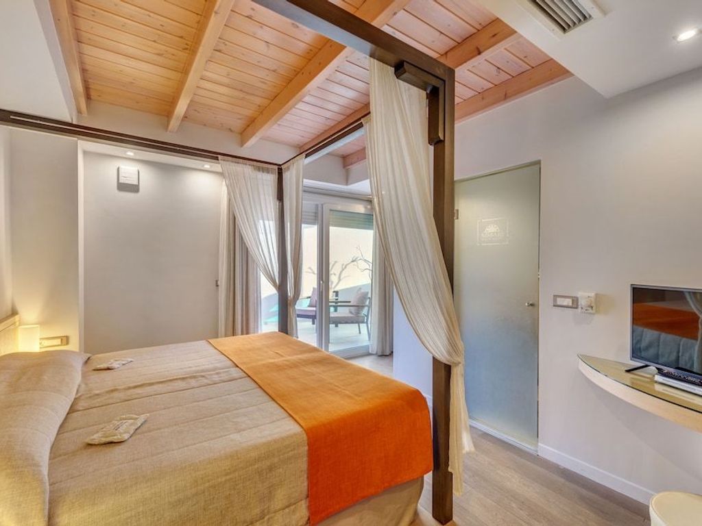 Nissaki Beach Hotel