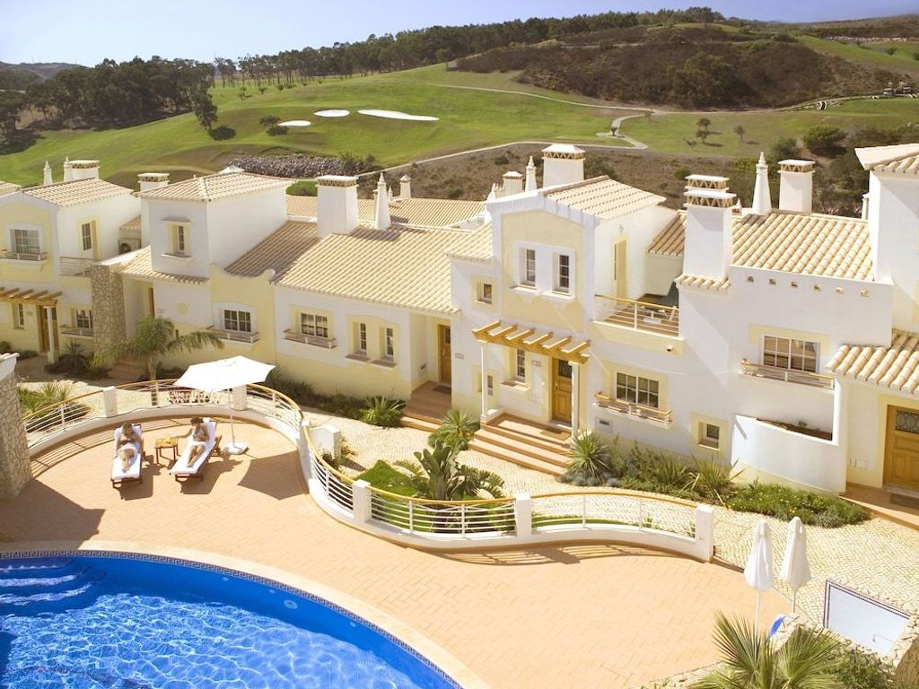 Quinta da Encosta Velha Golf & Leisure Village