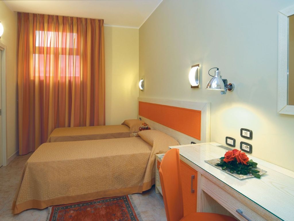 Cristal Eboli Hotel