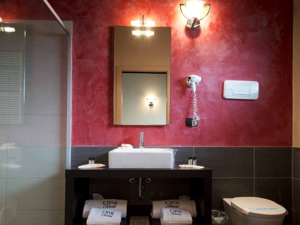 OneMhotel Business & Romance
