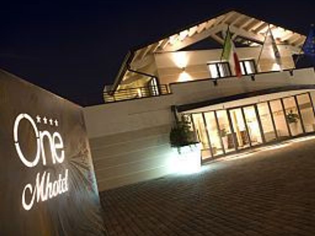 OneMhotel Business & Romance