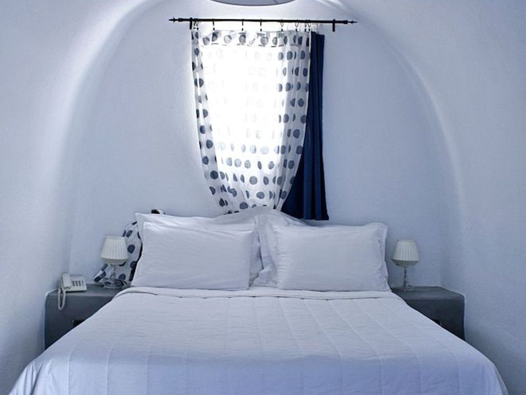Armeni Village Rooms & Suites