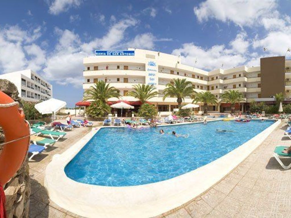 Apartamentos Bahia De San Antonio