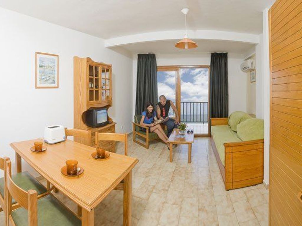 Apartamentos Bahia De San Antonio