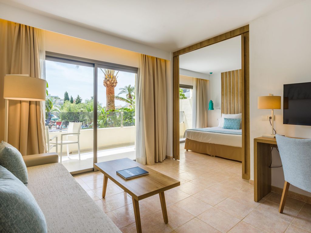 Zafiro Palmanova Aparthotel