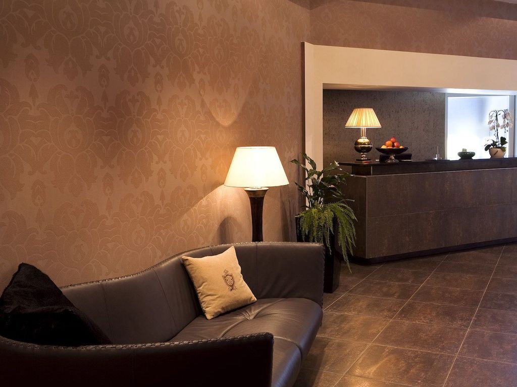 Ross Hotel