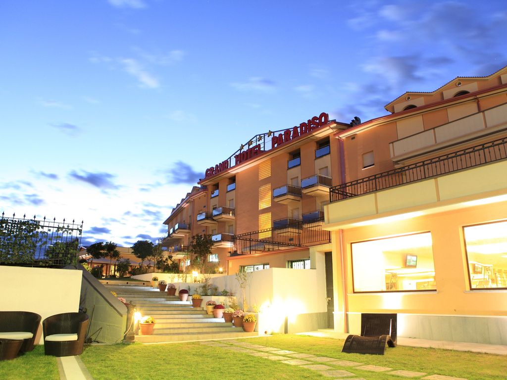Paradiso Grand Hotel