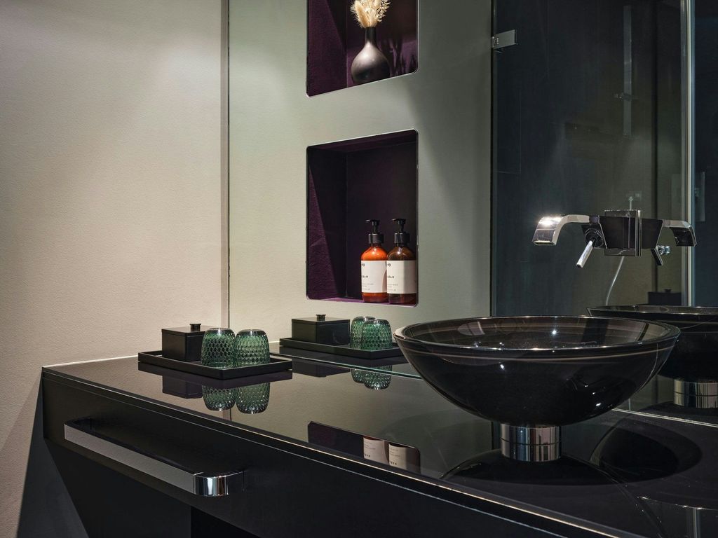Roomers Frankfurt Central Autograph Collection