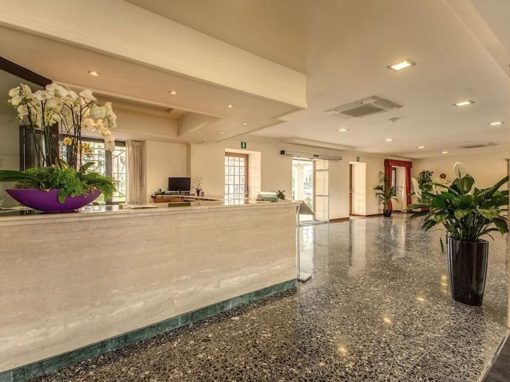 Regal Park Hotel