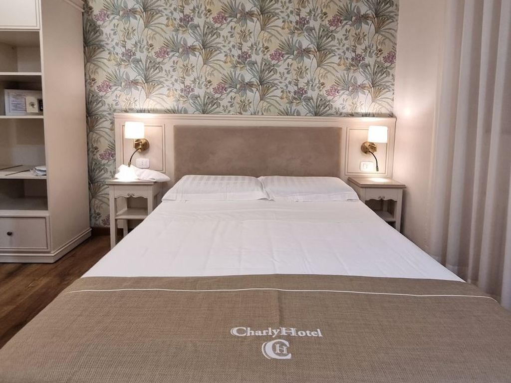Charly Hotel
