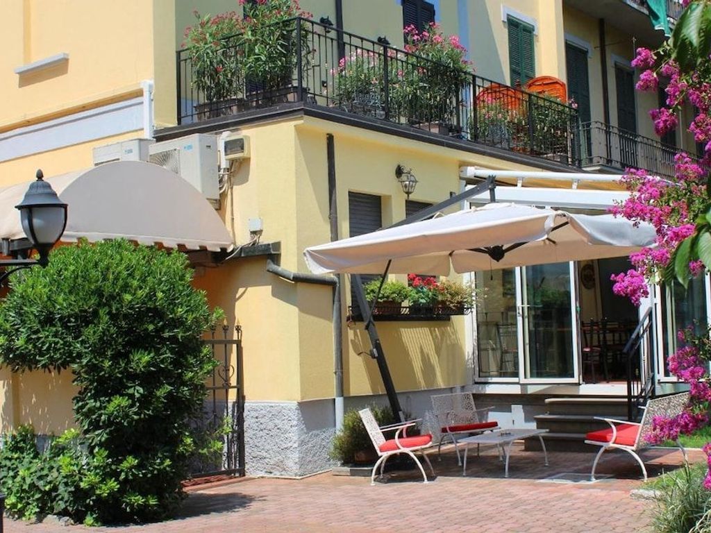 Charly Hotel