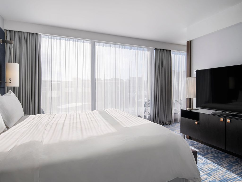 Renaissance Paris Arc de Triomphe Hotel