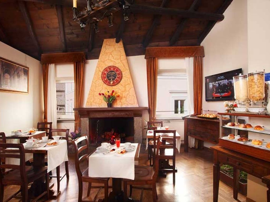 Pantheon Inn