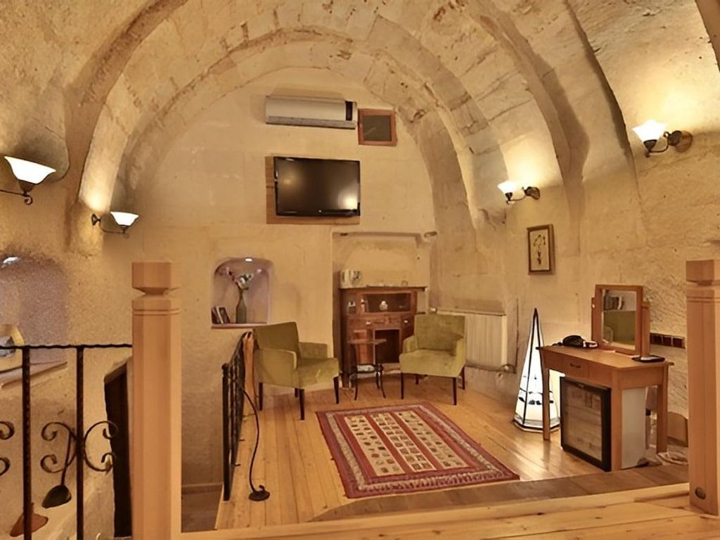 La Casa Cave