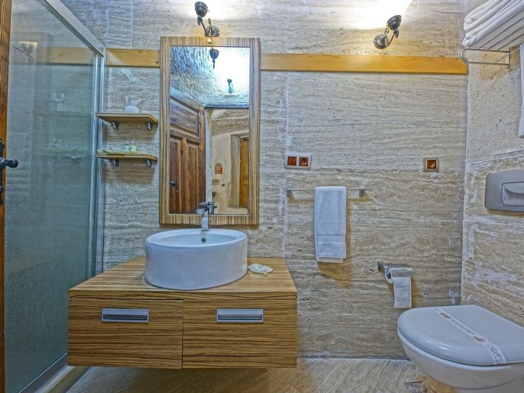 La Casa Cave