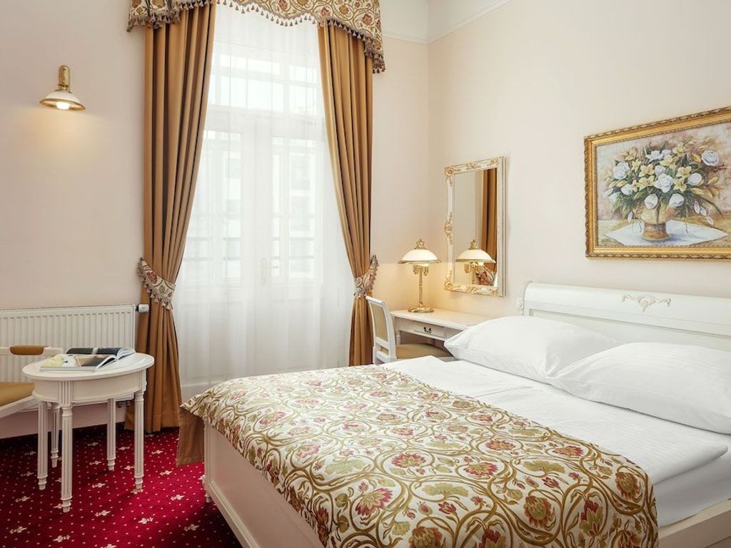 Alqush Downtown Hotel