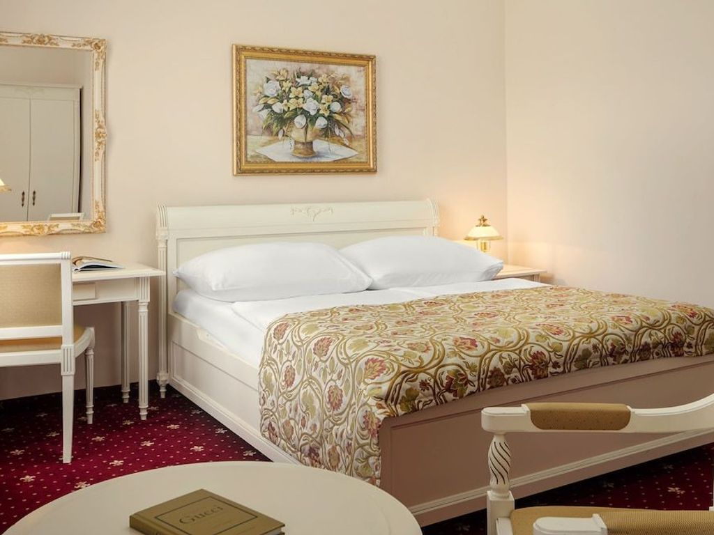 Alqush Downtown Hotel