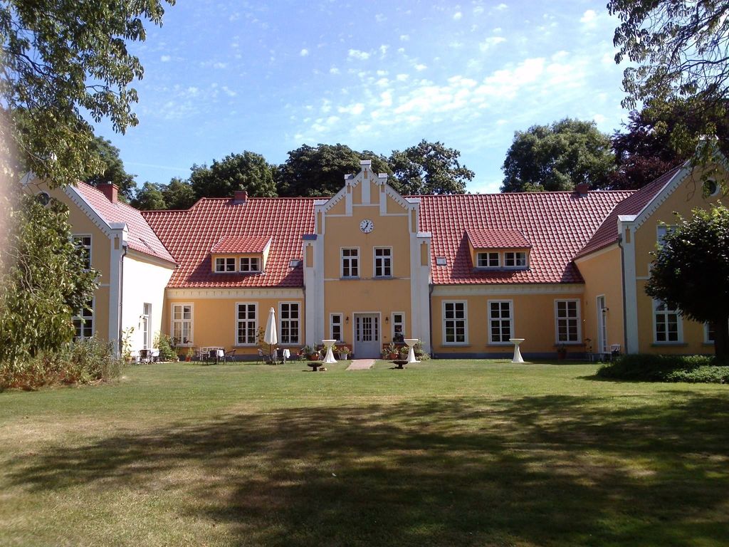 Gutshaus Ehmkendorf Wildkräuterhotel