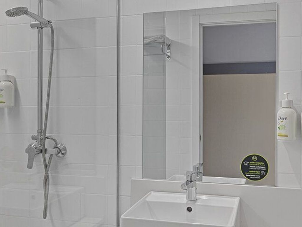 B&B HOTEL Girona 2