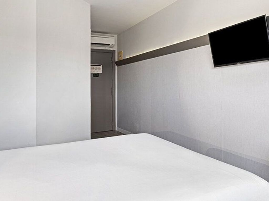 B&B HOTEL Girona 2