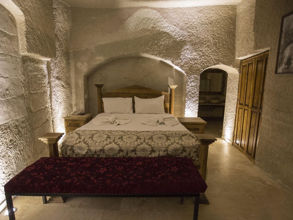 Spelunca Cave Suites