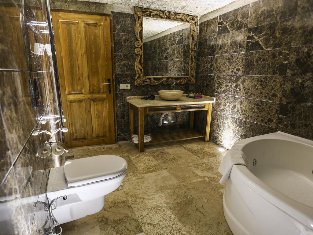 Spelunca Cave Suites