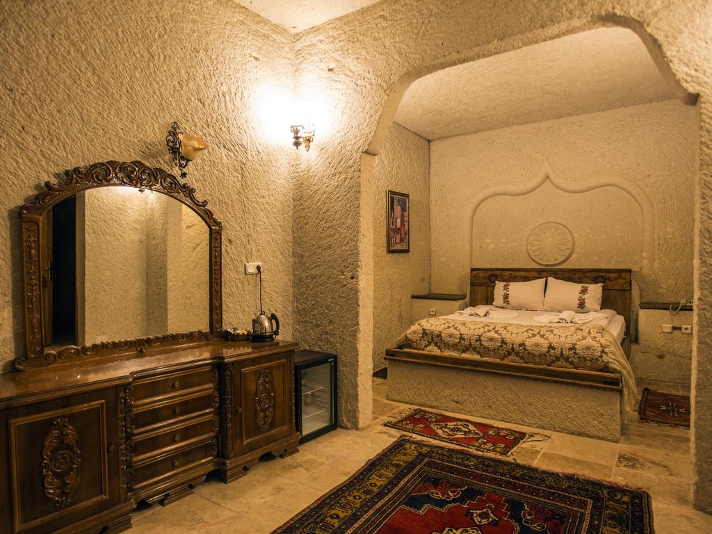 Spelunca Cave Suites