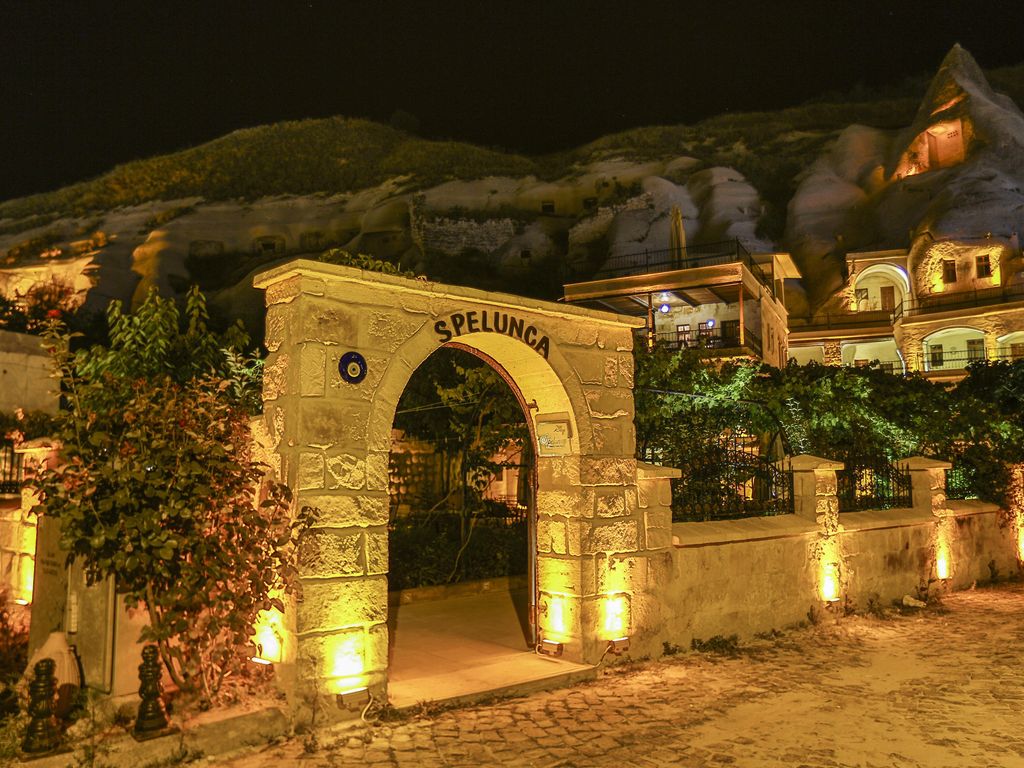 Spelunca Cave Suites