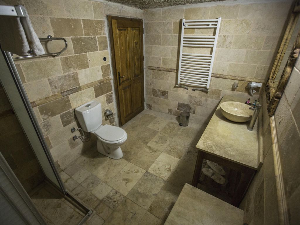 Spelunca Cave Suites