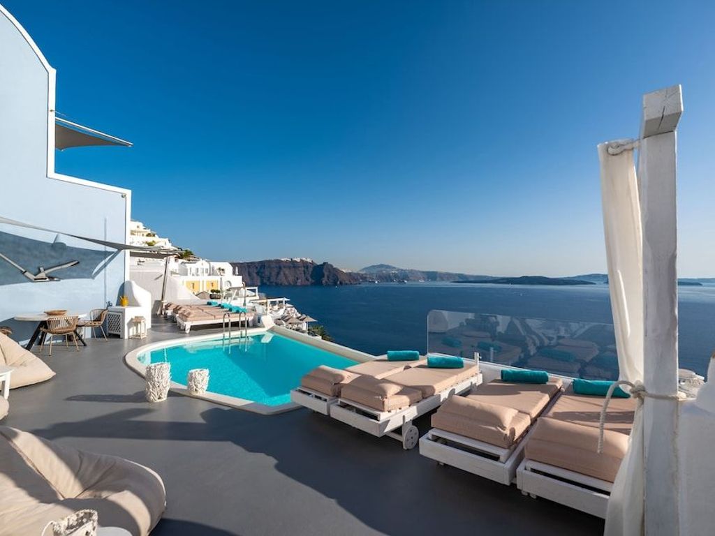 Kima Oia Suites