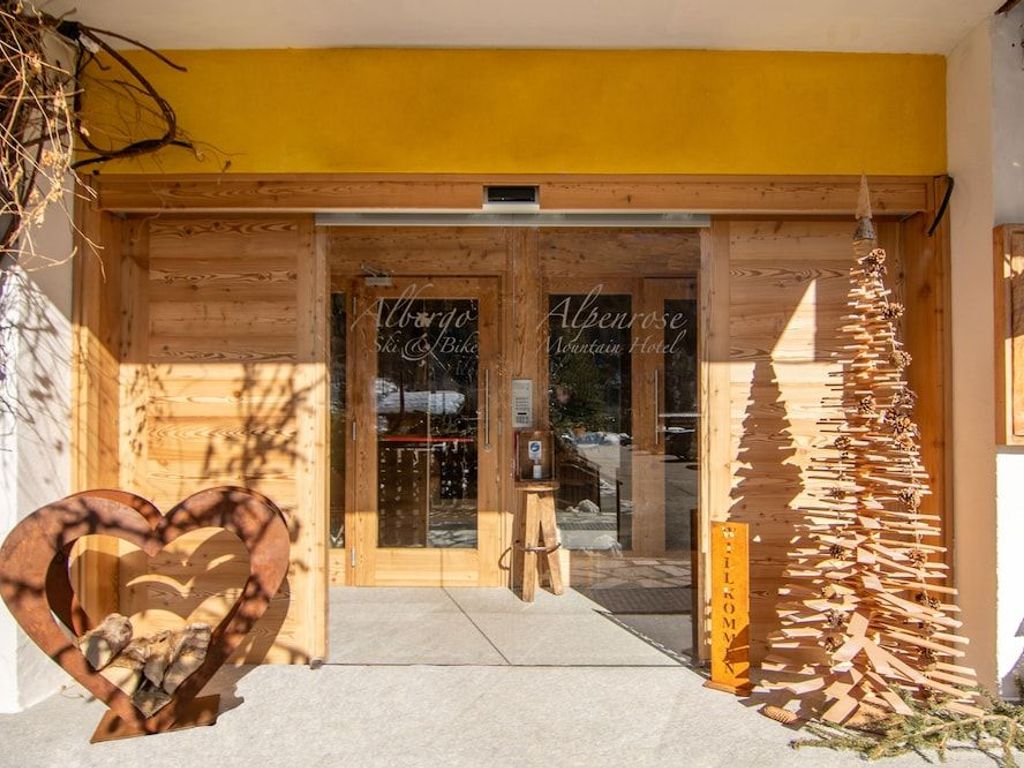 ALBERGO ALPENROSE Ski&Bike Mountain Hotel