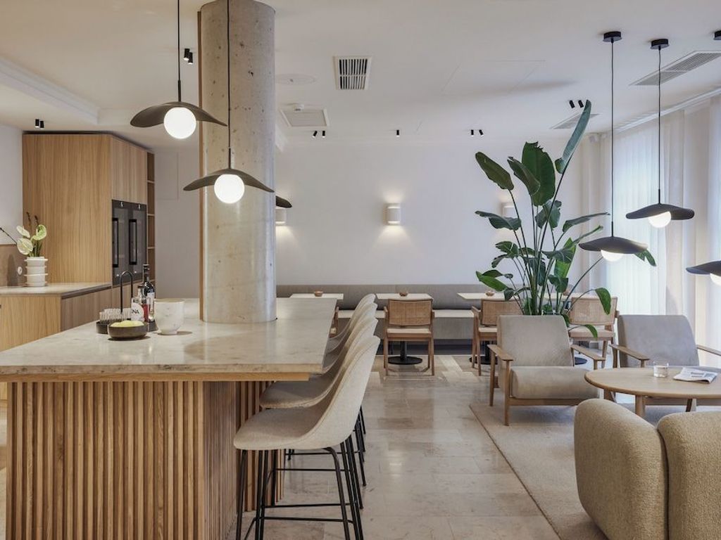 ADELANTE Boutique Hotel
