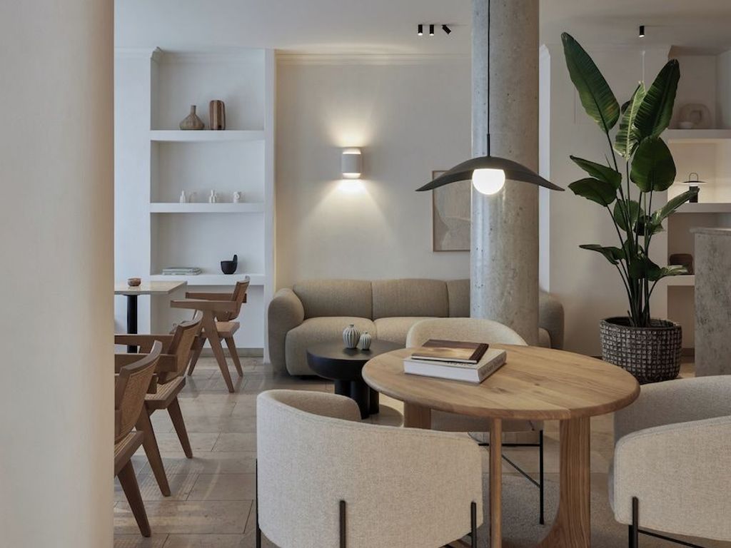 ADELANTE Boutique Hotel