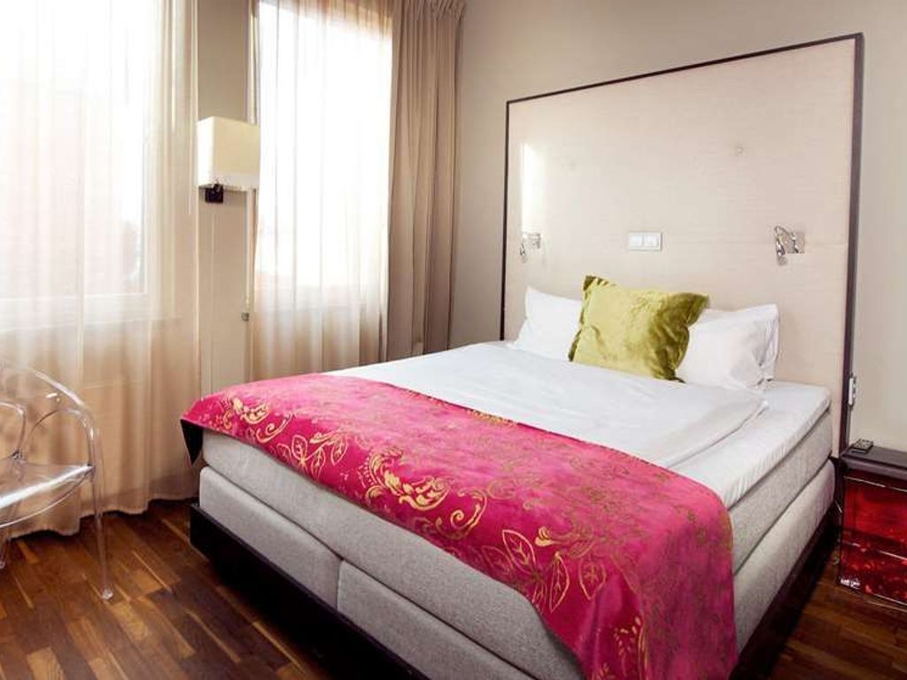 Home Hotel Folketeateret
