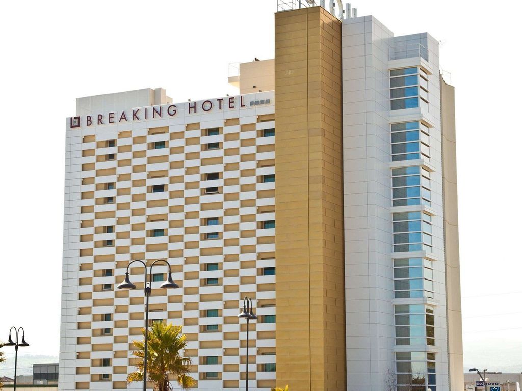 Breaking Business Hotel