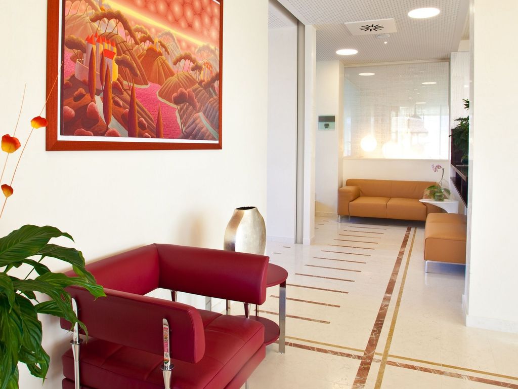 Breaking Business Hotel
