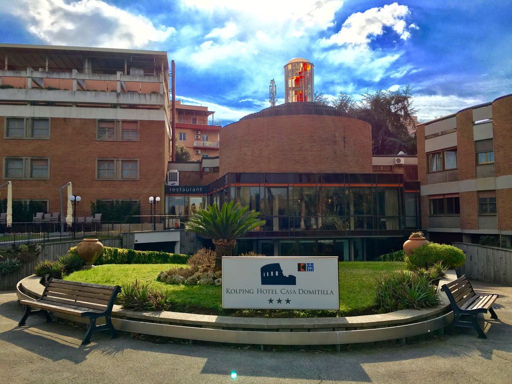 Adoro Hotel