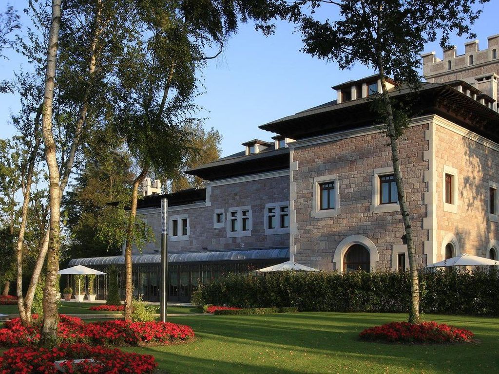 Castillo Del Bosque La Zoreda