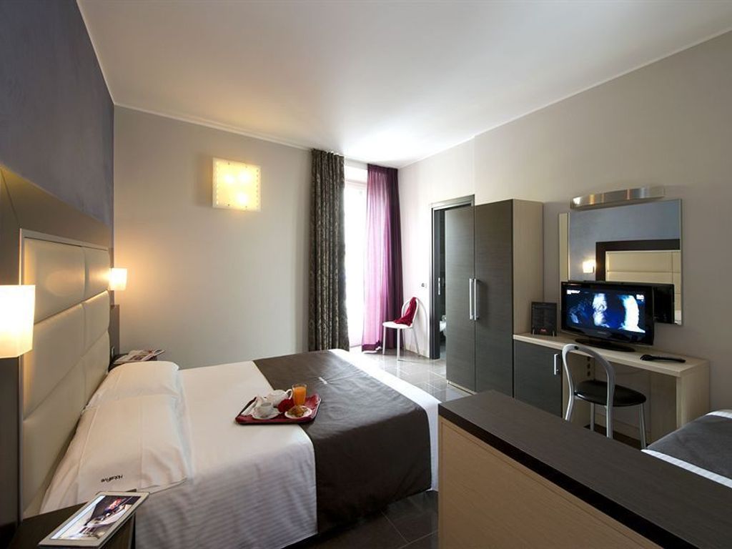 Hotel Five