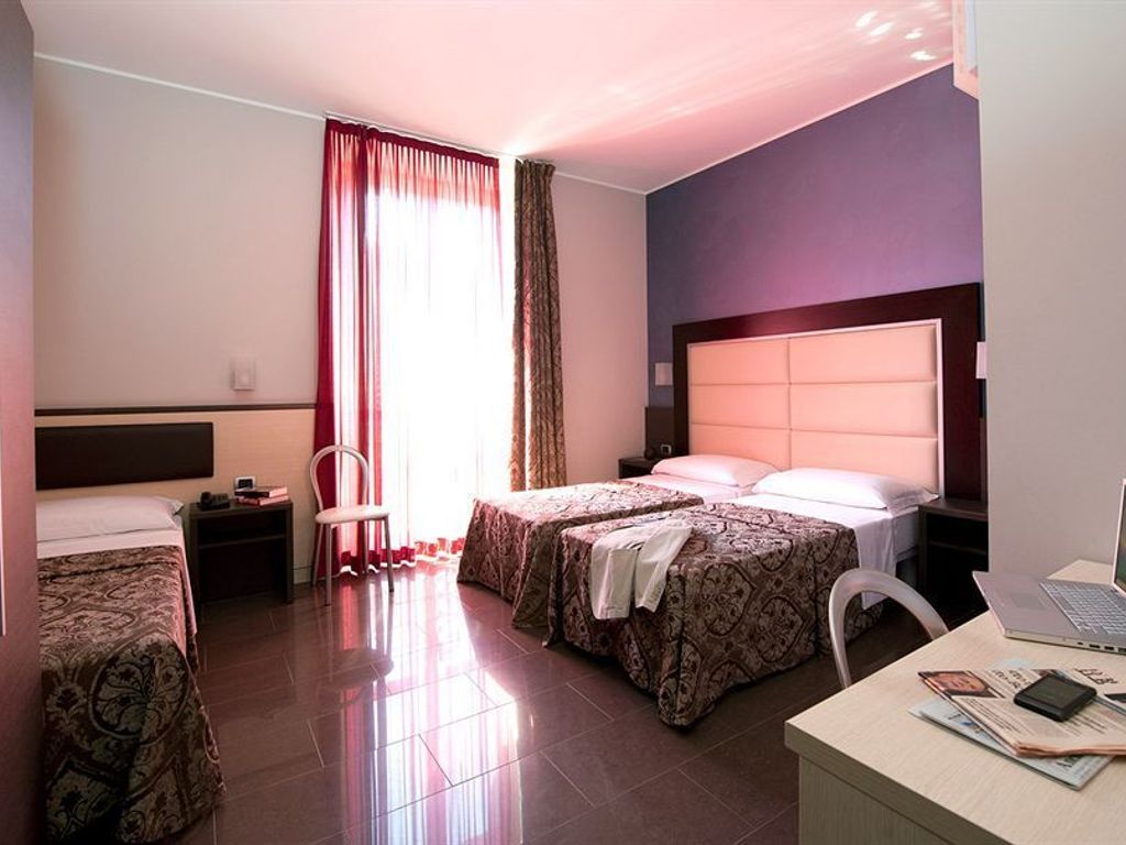 Hotel Five