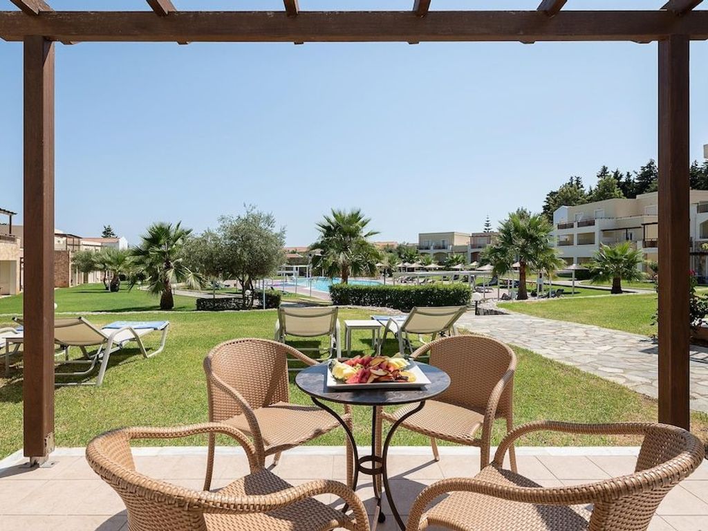 Pilot Beach Resort