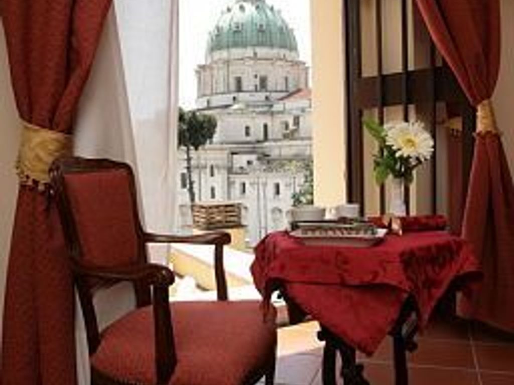 Capodimonte Grand Hotel