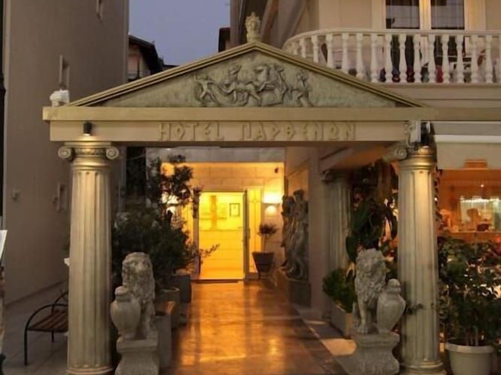 Parthenon Art Hotel