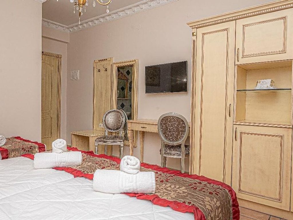 Parthenon Art Hotel